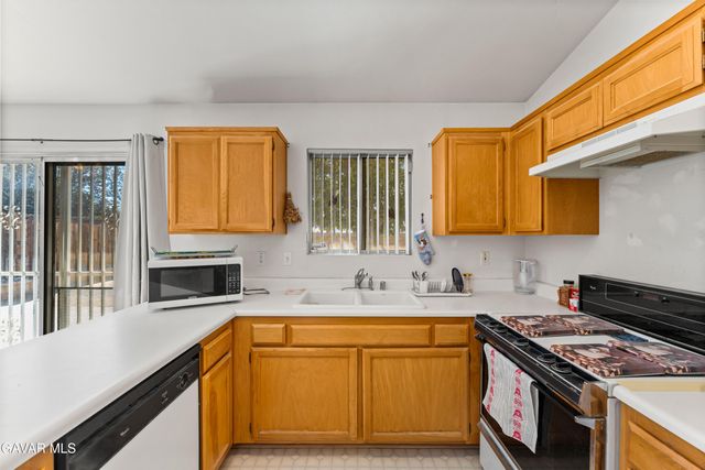 1208 Oakwood Lane, Rosamond, CA 93560