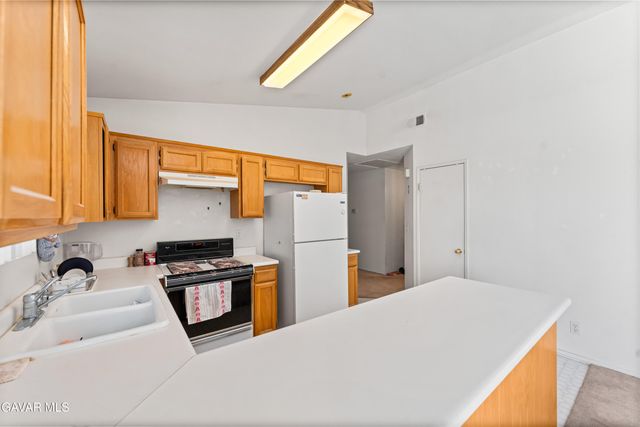 1208 Oakwood Lane, Rosamond, CA 93560