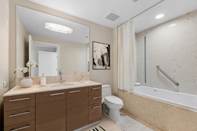 340 E RANDOLPH Street 907, Chicago, IL 60601