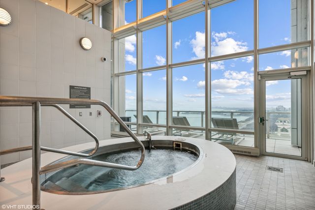 340 E RANDOLPH Street 907, Chicago, IL 60601