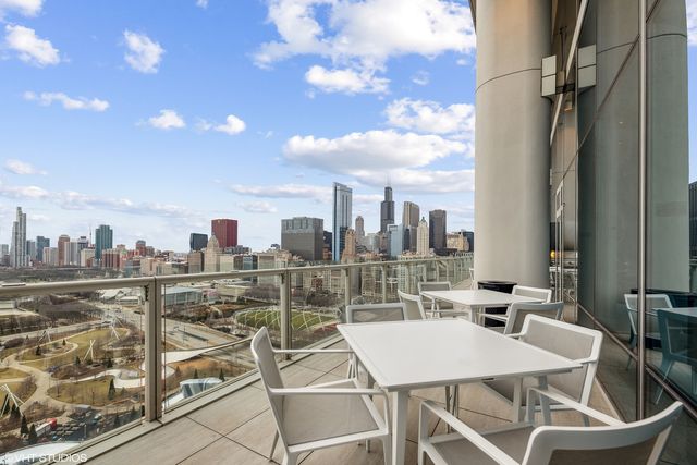 340 E RANDOLPH Street 907, Chicago, IL 60601