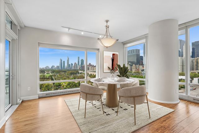 340 E RANDOLPH Street 907, Chicago, IL 60601