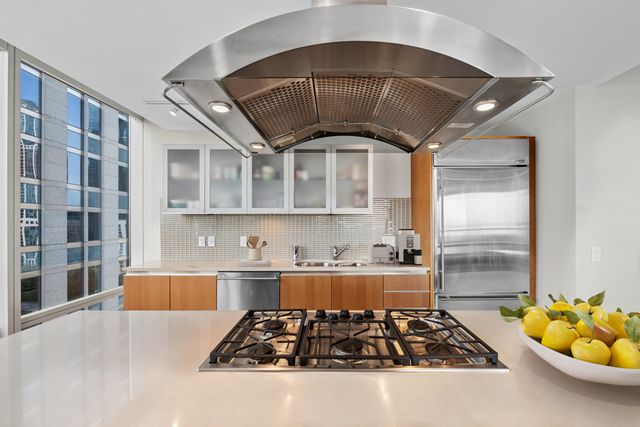 340 E RANDOLPH Street 907, Chicago, IL 60601
