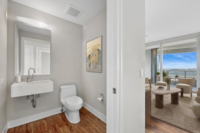 340 E RANDOLPH Street 907, Chicago, IL 60601