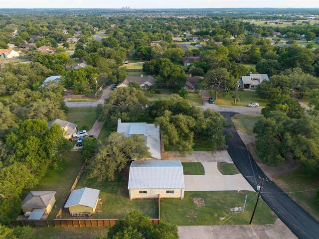 208 Willet DR, Buda, TX 78610