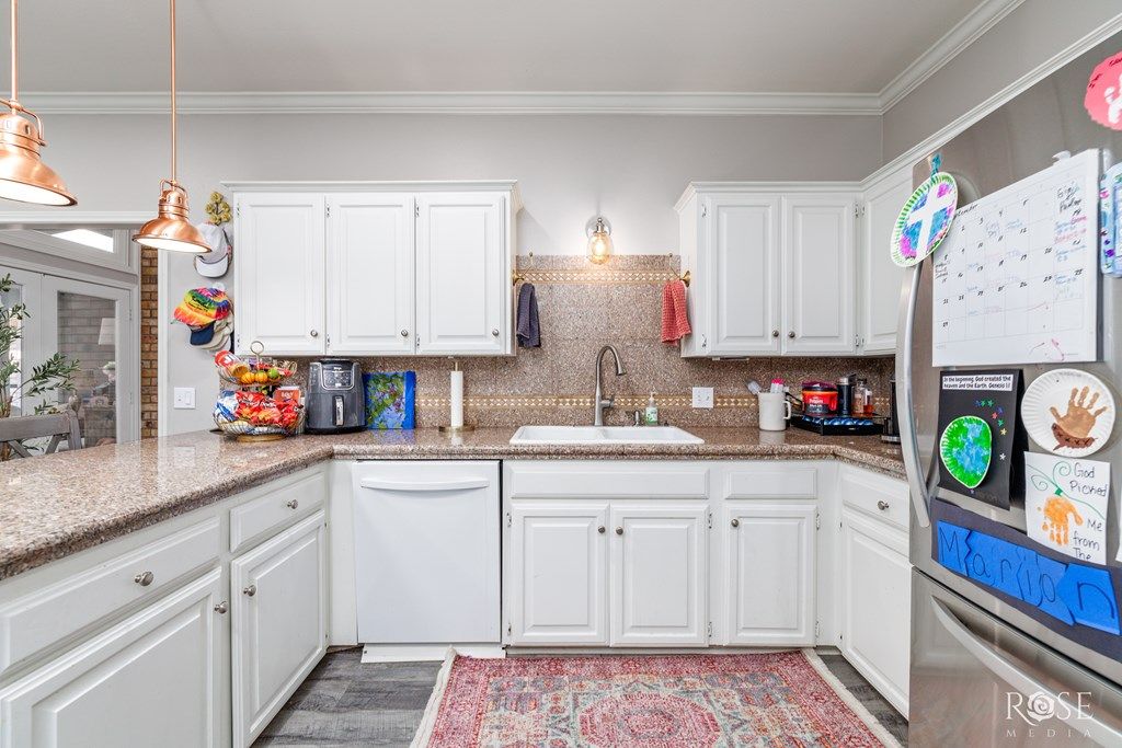 Image 8 of property listing at 5410 Lake Tr Court, San Angelo, TX 76904
