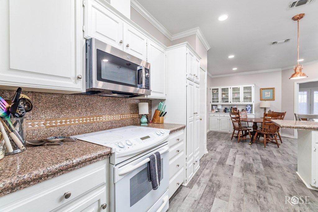 Image 9 of property listing at 5410 Lake Tr Court, San Angelo, TX 76904