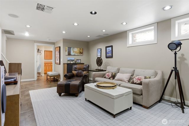 522 N E Street, Tacoma, WA 98403