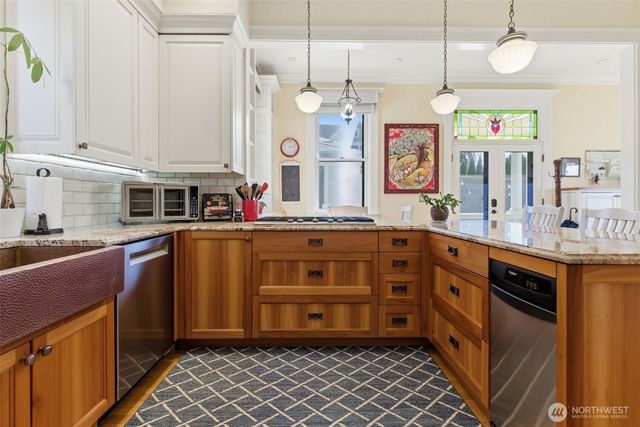 522 N E Street, Tacoma, WA 98403