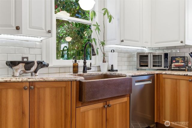 522 N E Street, Tacoma, WA 98403