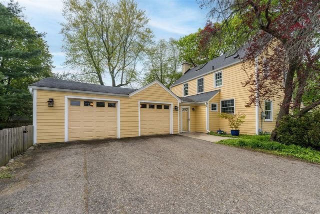 2801 Duchess Drive, Kalamazoo, MI 49008
