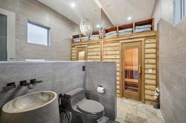 420 Pinewold Drive, Houston, TX 77056