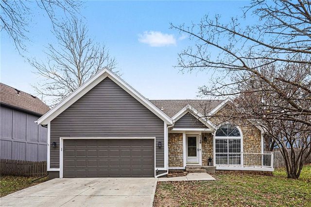 1126 E Charlotte Town Road, Olathe, KS 66061