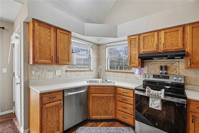 1126 E Charlotte Town Road, Olathe, KS 66061