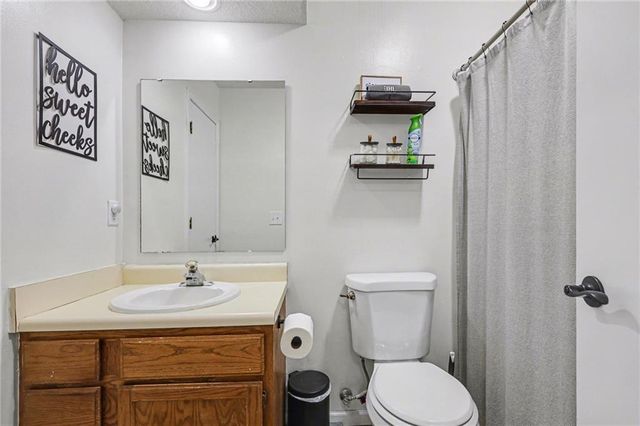 1126 E Charlotte Town Road, Olathe, KS 66061