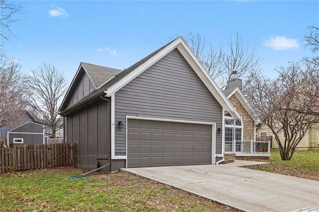 1126 E Charlotte Town Road, Olathe, KS 66061