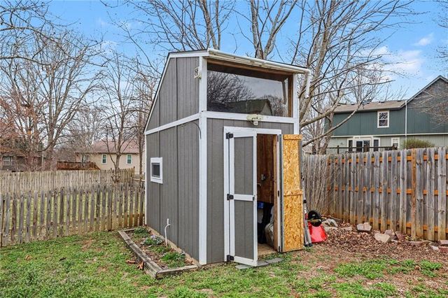 1126 E Charlotte Town Road, Olathe, KS 66061