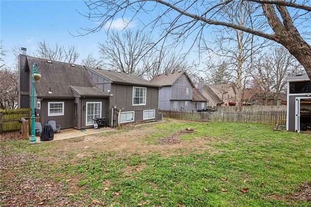 1126 E Charlotte Town Road, Olathe, KS 66061