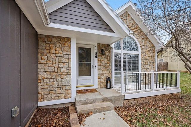 1126 E Charlotte Town Road, Olathe, KS 66061