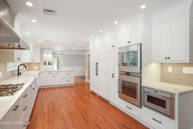 15 Ravine Road, Red Bank, NJ 07701
