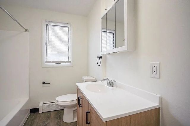 878-880 Saint James Ave, Springfield, MA 01104