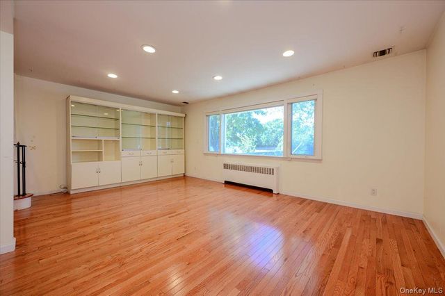 567 Oxford Road, Cedarhurst, NY 11516