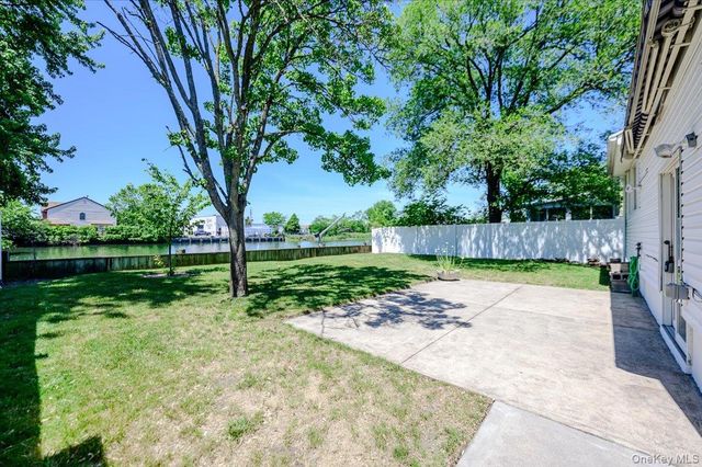 567 Oxford Road, Cedarhurst, NY 11516