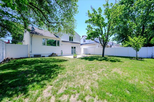 567 Oxford Road, Cedarhurst, NY 11516