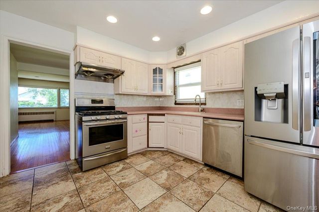 567 Oxford Road, Cedarhurst, NY 11516