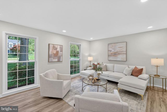8705 QUEEN ELIZABETH BLVD, Annandale, VA 22003