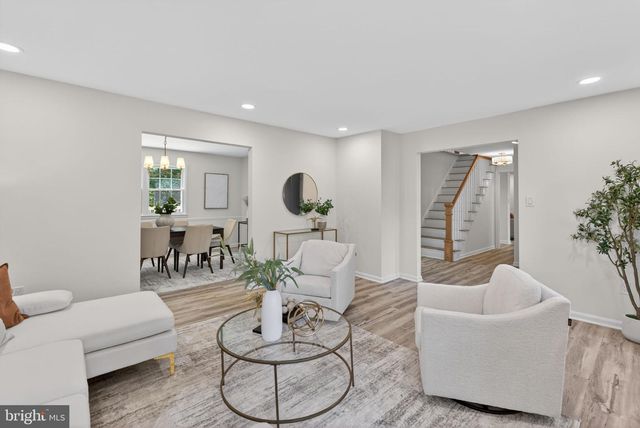 8705 QUEEN ELIZABETH BLVD, Annandale, VA 22003