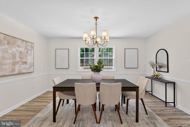 8705 QUEEN ELIZABETH BLVD, Annandale, VA 22003