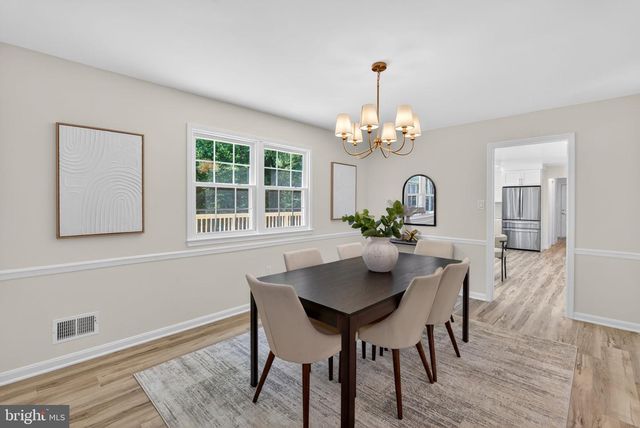 8705 QUEEN ELIZABETH BLVD, Annandale, VA 22003
