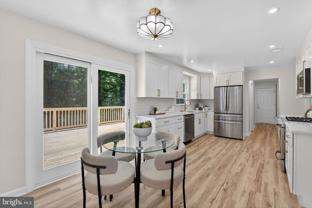 8705 QUEEN ELIZABETH BLVD, Annandale, VA 22003