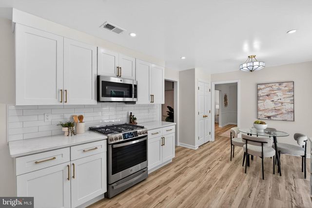 8705 QUEEN ELIZABETH BLVD, Annandale, VA 22003