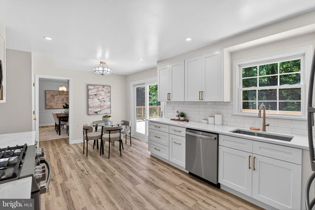 8705 QUEEN ELIZABETH BLVD, Annandale, VA 22003