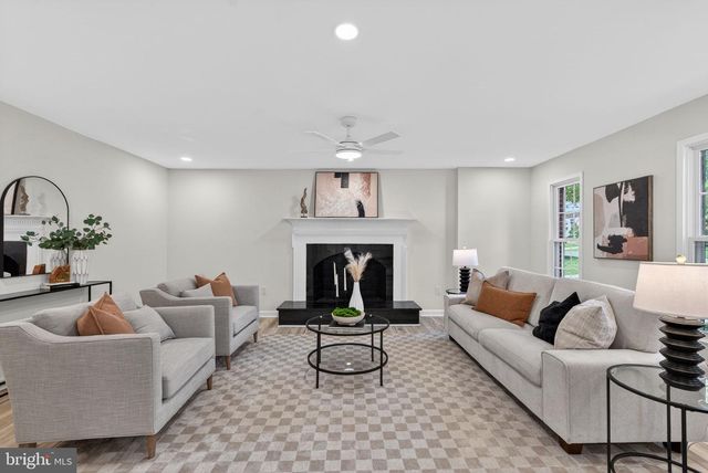 8705 QUEEN ELIZABETH BLVD, Annandale, VA 22003