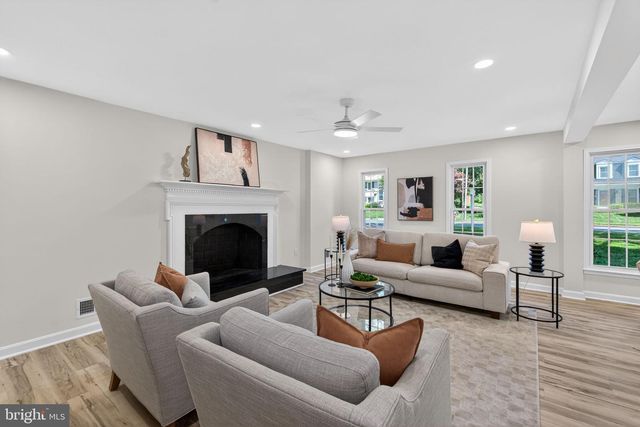 8705 QUEEN ELIZABETH BLVD, Annandale, VA 22003