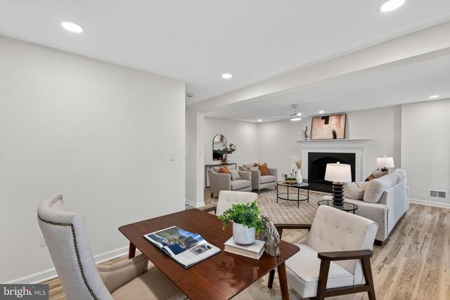 8705 QUEEN ELIZABETH BLVD, Annandale, VA 22003