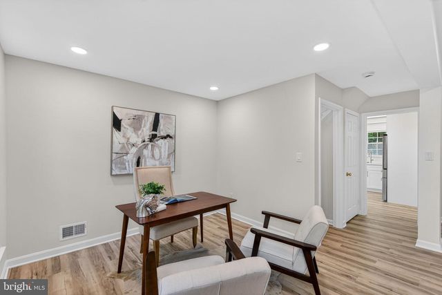 8705 QUEEN ELIZABETH BLVD, Annandale, VA 22003