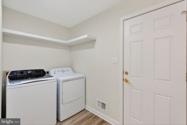 8705 QUEEN ELIZABETH BLVD, Annandale, VA 22003