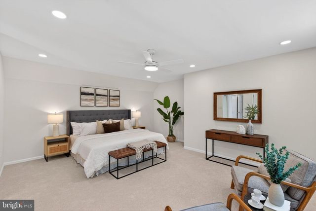8705 QUEEN ELIZABETH BLVD, Annandale, VA 22003