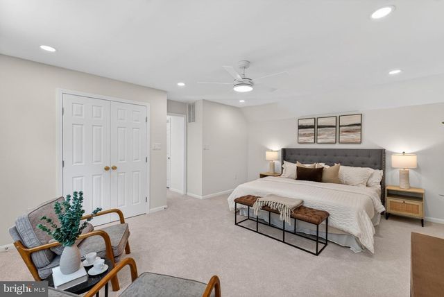 8705 QUEEN ELIZABETH BLVD, Annandale, VA 22003