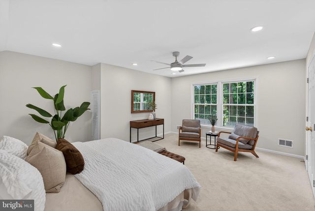 8705 QUEEN ELIZABETH BLVD, Annandale, VA 22003