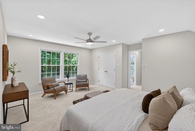 8705 QUEEN ELIZABETH BLVD, Annandale, VA 22003
