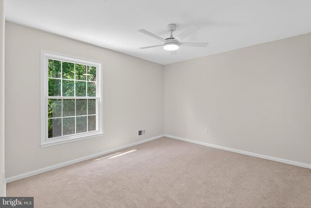 8705 QUEEN ELIZABETH BLVD, Annandale, VA 22003