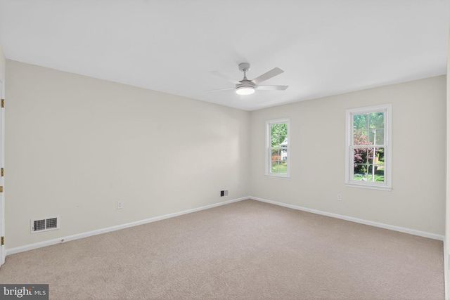 8705 QUEEN ELIZABETH BLVD, Annandale, VA 22003