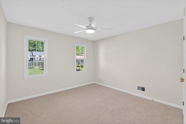 8705 QUEEN ELIZABETH BLVD, Annandale, VA 22003