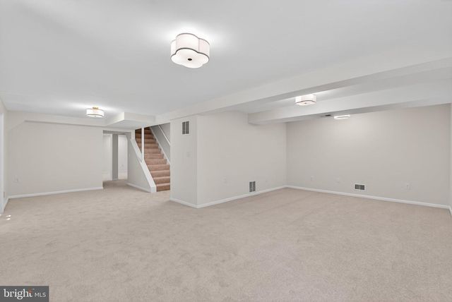 8705 QUEEN ELIZABETH BLVD, Annandale, VA 22003