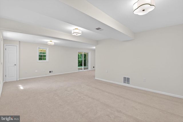 8705 QUEEN ELIZABETH BLVD, Annandale, VA 22003